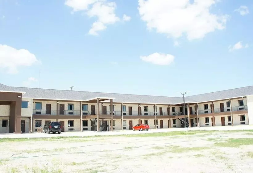 Hotelli Lux Inn And Suites