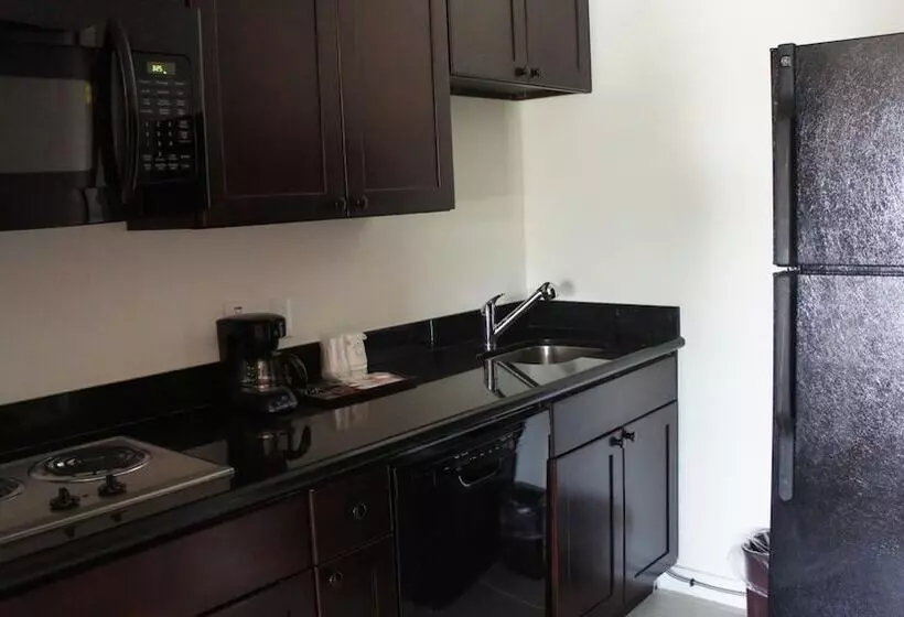 Hotelli Lux Inn And Suites