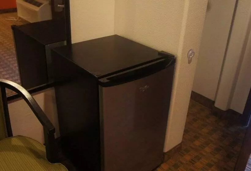 Hotelli Lux Inn And Suites