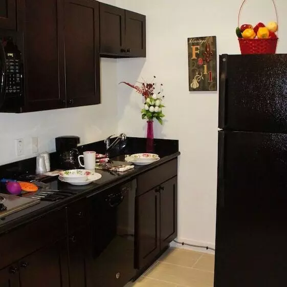 Hotelli Lux Inn And Suites