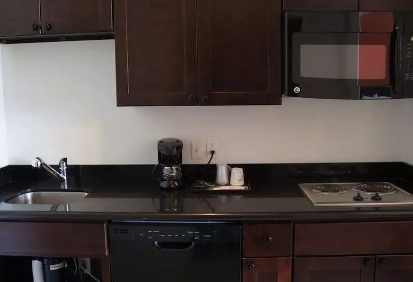 Hotelli Lux Inn And Suites