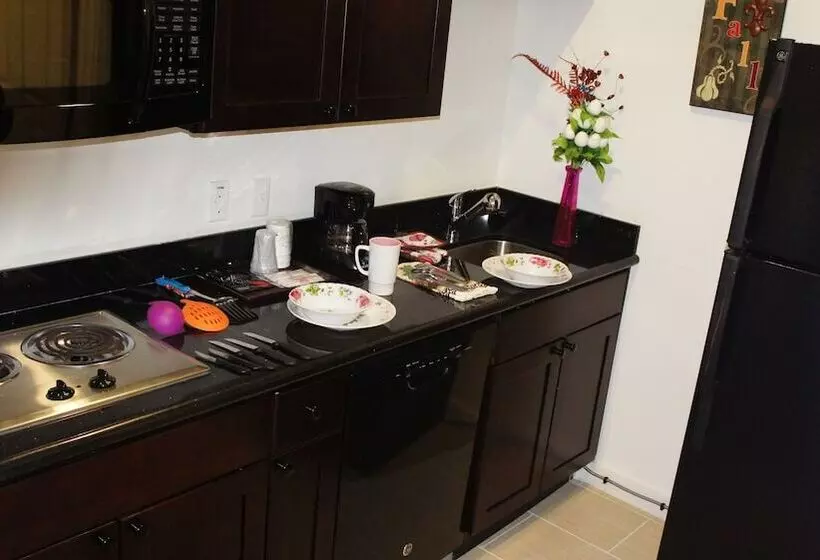 Hotelli Lux Inn And Suites