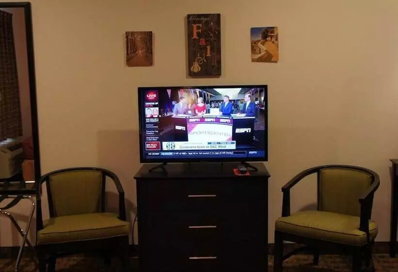 Hotelli Lux Inn And Suites
