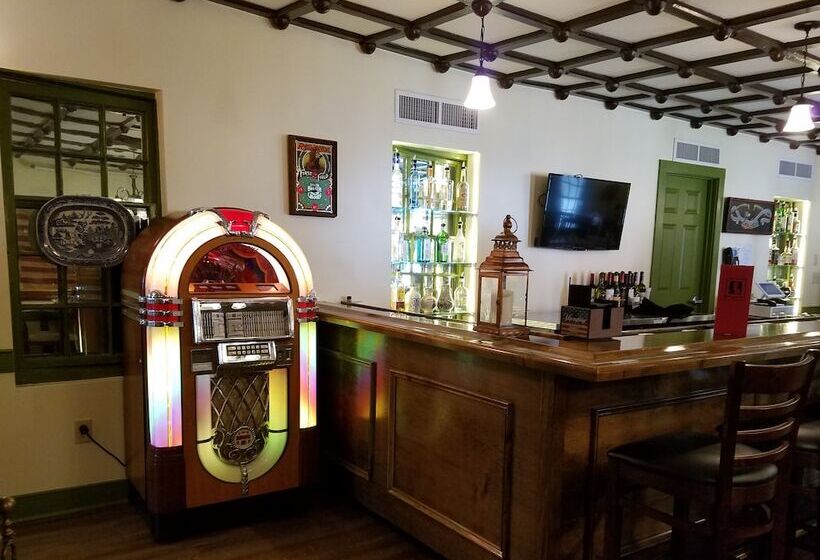 Отель Washington Inn And Tavern