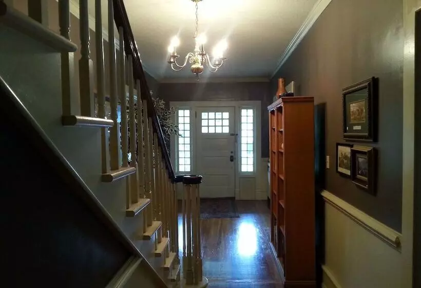 Hunter House Bed And Breakfast