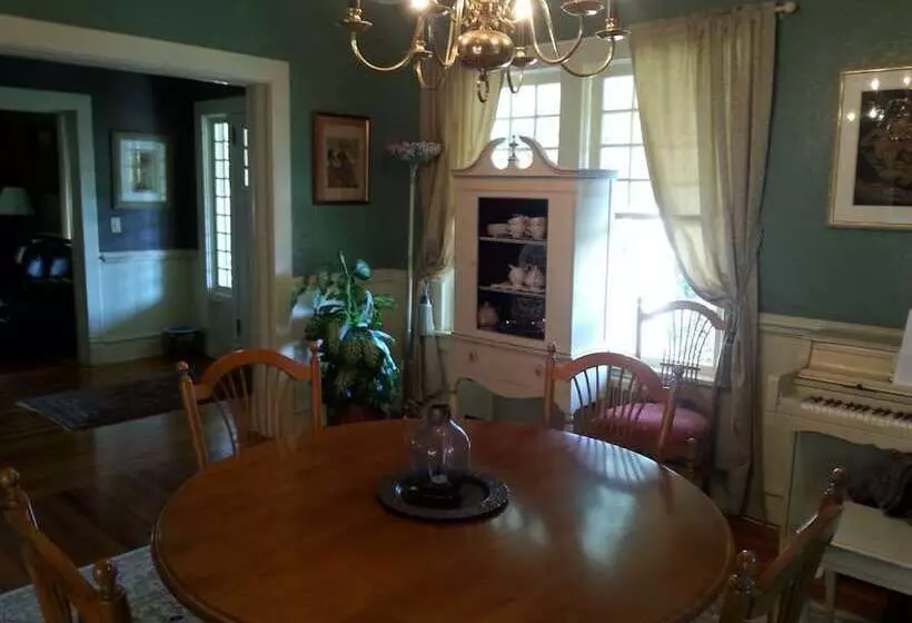 Hunter House Bed And Breakfast