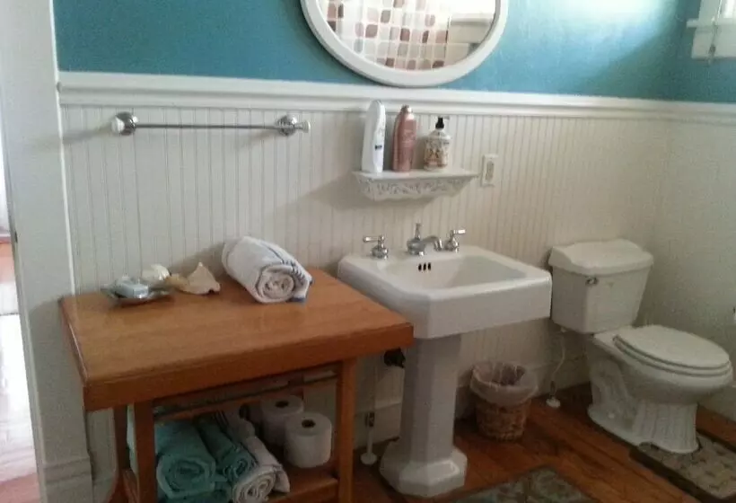 Hunter House Bed And Breakfast