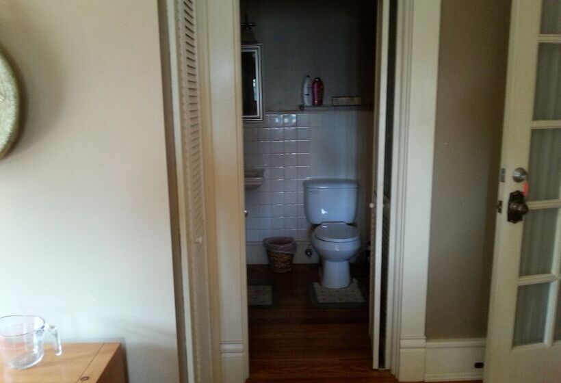 Hunter House Bed And Breakfast