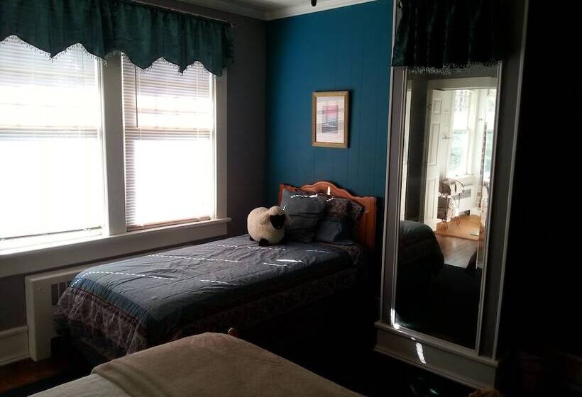 Hunter House Bed And Breakfast