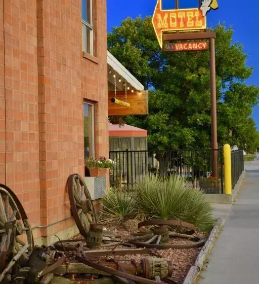 Lariat Motel