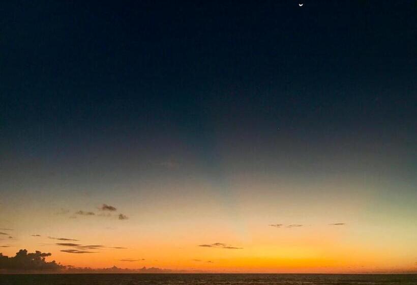 فندق على الطريق A1a Ocean Club