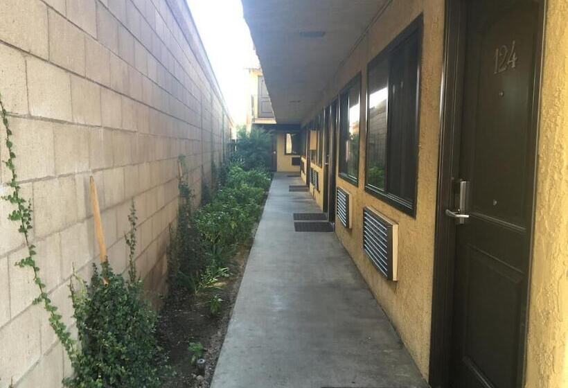 汽车旅馆  Sierra Inn