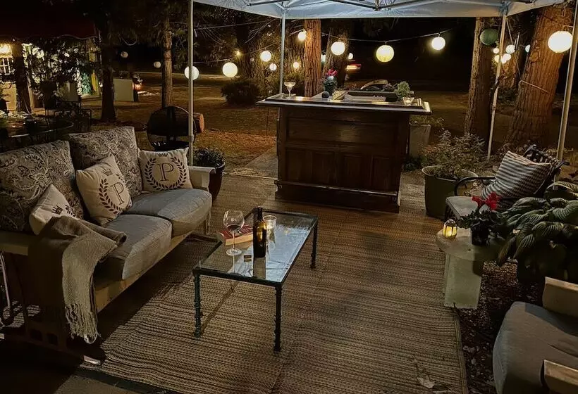 مُتل The Pines Inn And Cottages