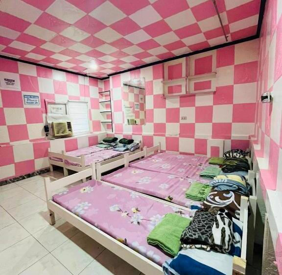 Pensão Deyo Guest House Room Pink
