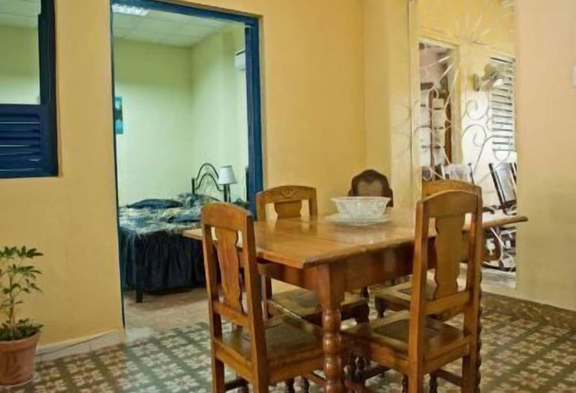 پانسیون Hostal Las Tradiciones