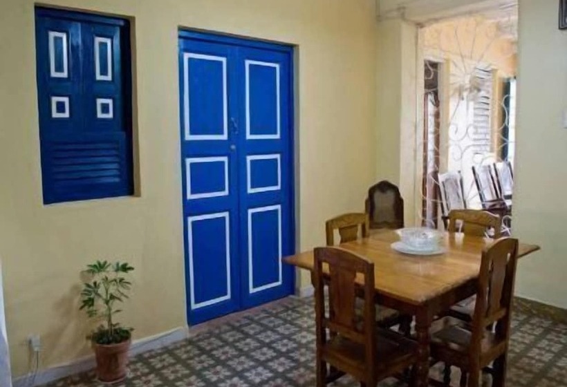 پانسیون Hostal Las Tradiciones