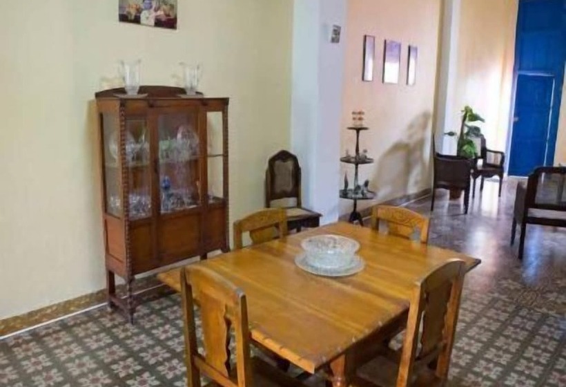 پانسیون Hostal Las Tradiciones