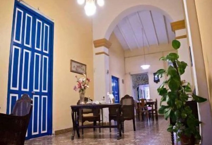 پانسیون Hostal Las Tradiciones