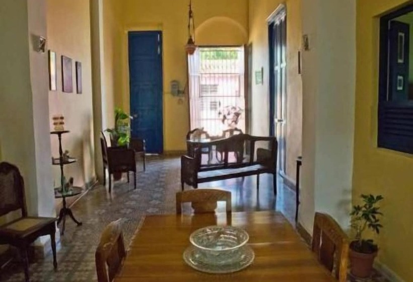 پانسیون Hostal Las Tradiciones