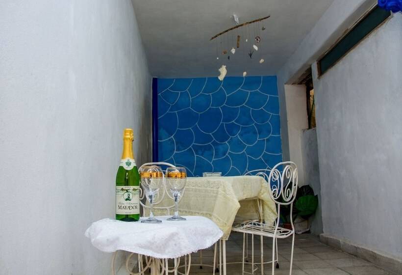 پانسیون Hostal Corona