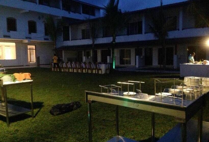 Hotel Coco Royal Beach Resort