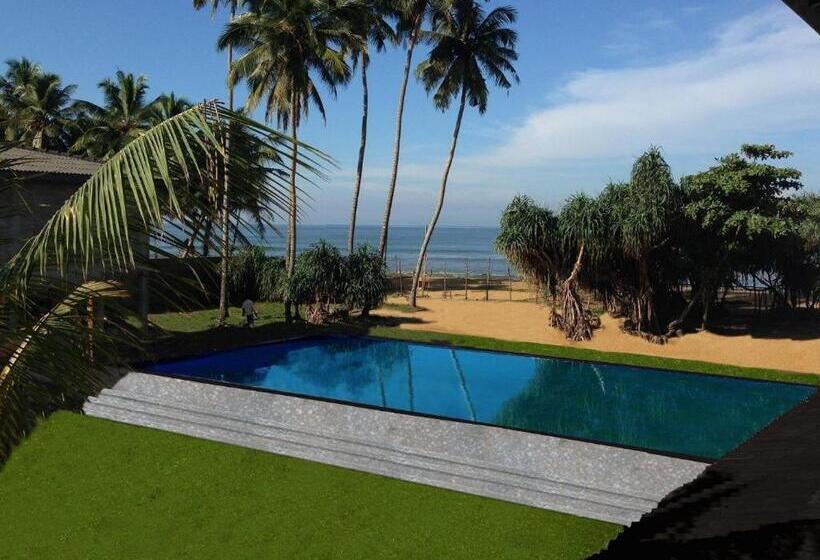 Hotel Coco Royal Beach Resort