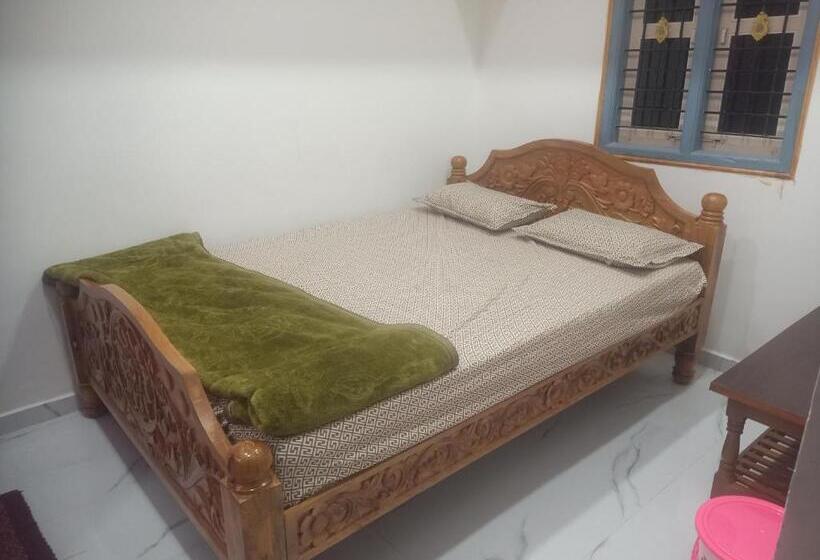 بنسيون Sandhya Homestay Hampi