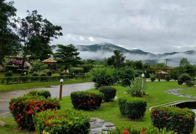 Tanaosri & Creekside Resort