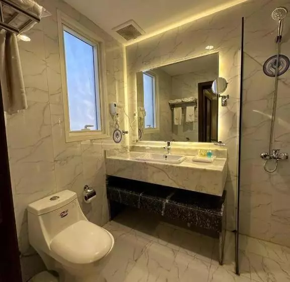 فندق سفن جاردنز   المطار