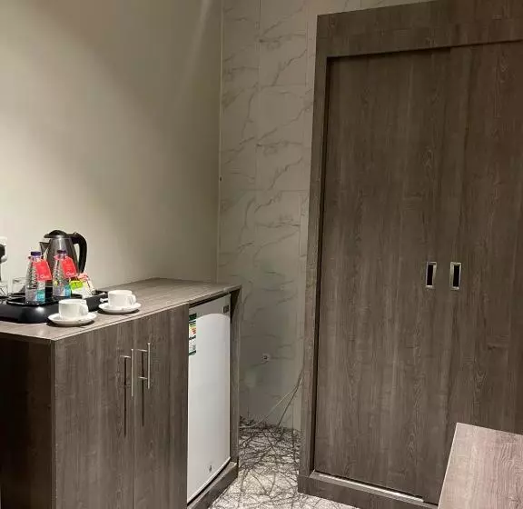 فندق سفن جاردنز   المطار