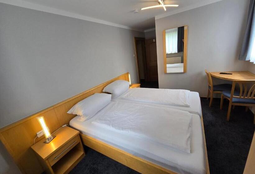 Retkeilymaja Gasthof Tut