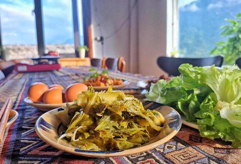 تختخواب و صبحانه La Rosa House