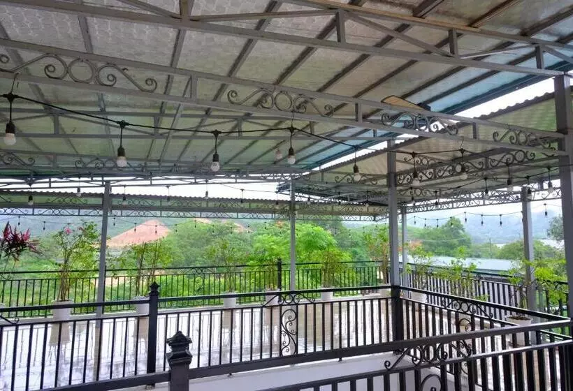 Ha Giang Hoppers Hostel And Tour