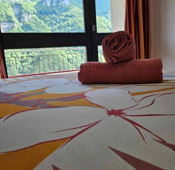 בית מלון כפרי Cinéma, Chambre Privée Au Le Refuge Du Phoenix