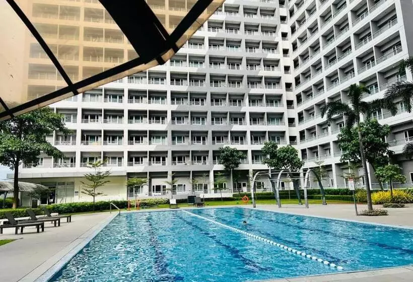 Hotelli Sanguine Staycation