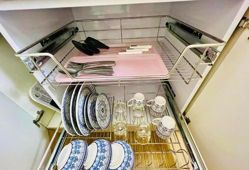 Отель Sanguine Staycation