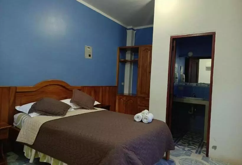 هتل Hostal Los Cactus