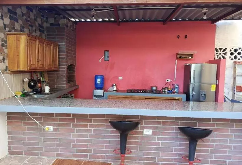 هتل Hostal Los Cactus