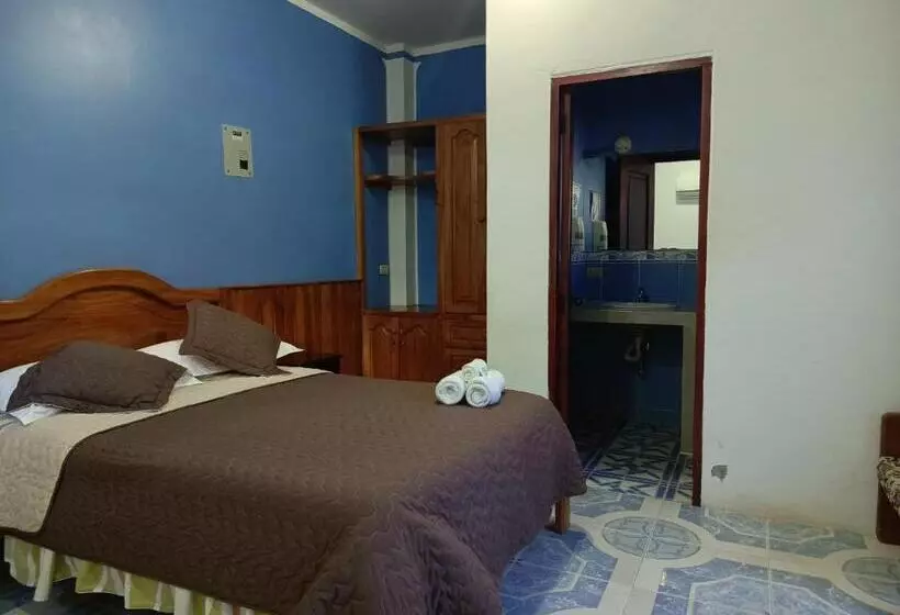 هتل Hostal Los Cactus