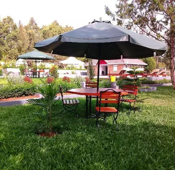 هتل Tausi Gardens  Kabarnet