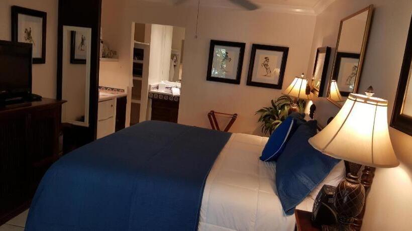 Hotel The Caribbean Court Boutique