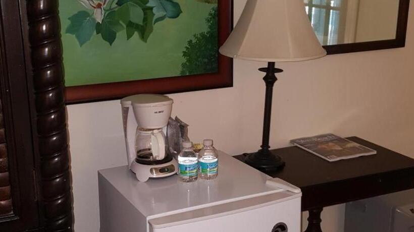 Hotel The Caribbean Court Boutique