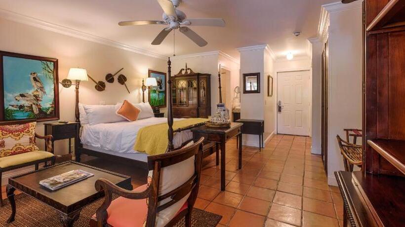 Hotel The Caribbean Court Boutique