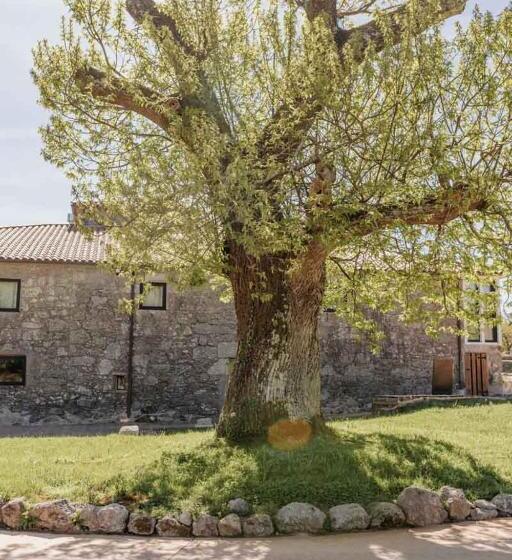 Отель Tres Portas