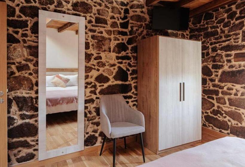 Отель Tres Portas