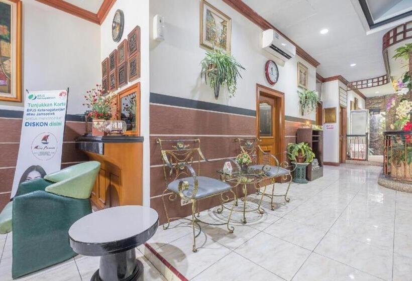 Oyo 1090 Hotel Anging Mammiri Makassar