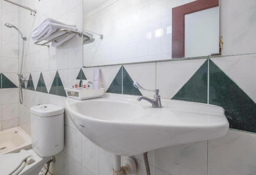 Oyo 1090 Hotel Anging Mammiri Makassar