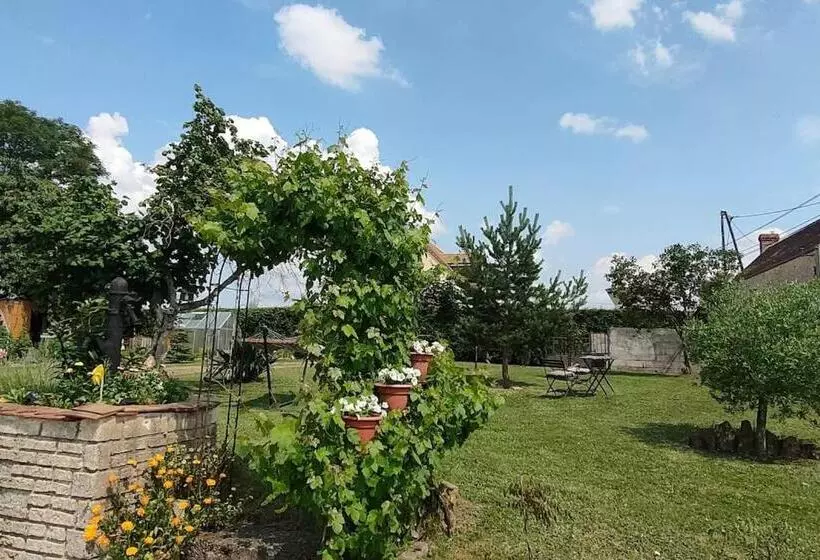 Majatalo Les Lys Jolie Suite Parentale Privative Deux Adultes Avec Sdd