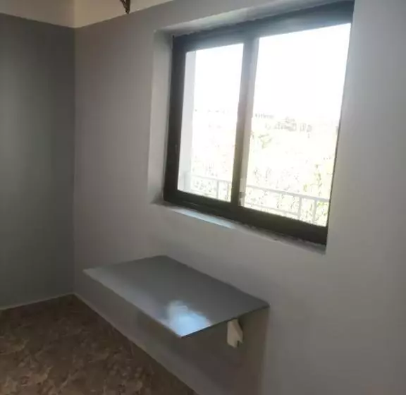 پانسیون Ndouha House