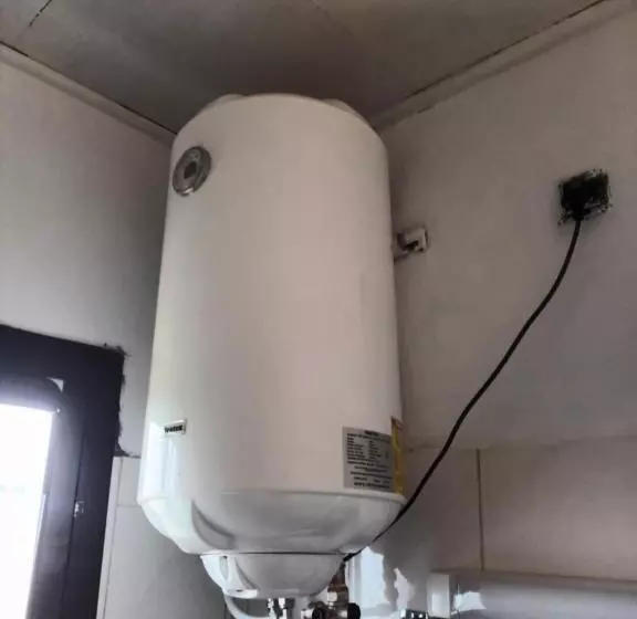 پانسیون Ndouha House